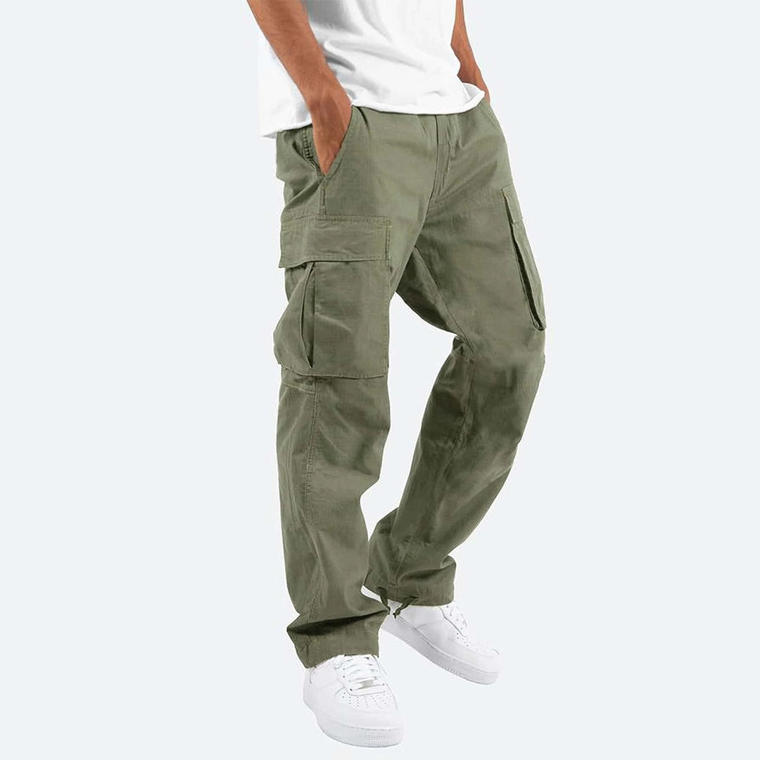 Vijf kleuren cargobroeken voor heren, met meerdere zakken, casual stijl. Verkrijgbaar in zwart, beige, groen, grijs en donkergrijs. Comfortabele pasvorm.